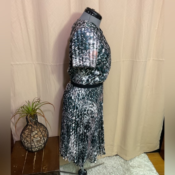 Karen Millen Pleated  Patterned Midi Dress - Picture 7 of 13